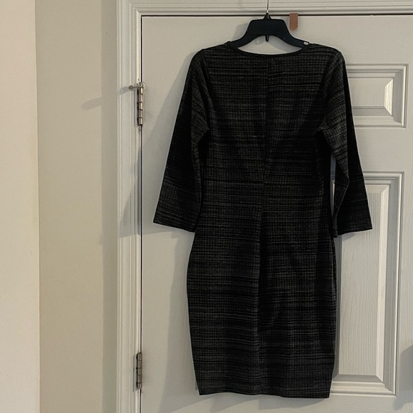 EUC “Express” Form Fitting Stretch Dress 3/4” sleeves Sz Lg W/front side split - Picture 3 of 7